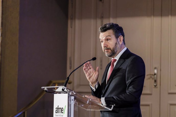 El presidente de la CNMV, Rodrigo Buenaventura, interviene durante una conferencia anual de mercados financieros españoles organizada por AFME, en Wellington Hotel and Spa, a 18 de abril de 2023, en Madrid (España). El objetivo del encuentro es organiza