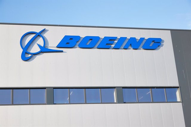 Archivo - FILED - 26 October 2022, Schleswig-Holstein, Henstedt-Ulzburg: The logo of the Aircraft industry company Boeing is pictured at the company's distribution centre in Henstedt-Ulzburg. Photo: Georg Wendt/Deutsche Presse-Agentur GmbH/dpa
