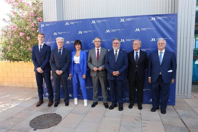 Franciso Salado, junto a los premiados en el Día de la Provincia de Málaga 2023