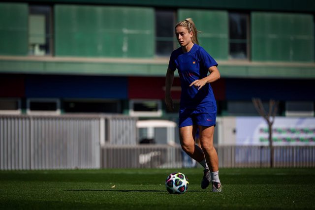 La jugadora del Barça Femení Alexia Putellas en un entrenamiento durante su recuperación de lesión de rodilla