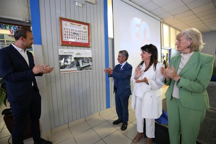 Descubrimiento de la placa del 60 aniversario del IES Miguel Herrero