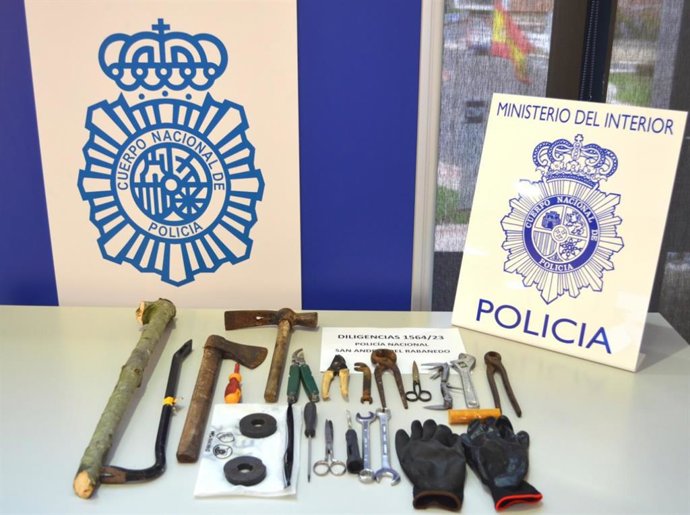 Efectos intervenidos por la Policía Nacional tras la detención de los dos acusados de los robos con fuerza en los establecimientos de hostelería de León.