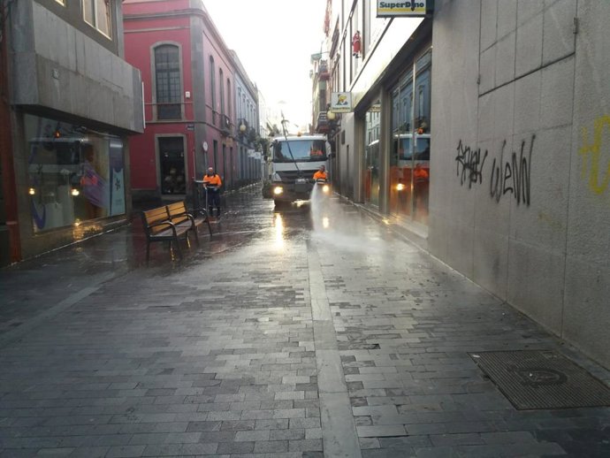 Archivo - Limpieza viaria en Las Palmas de Gran Canaria