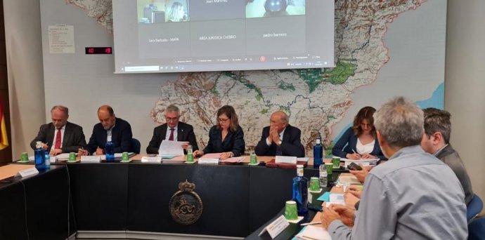 El consejero de Agricultura, Ganadería y Medio Ambiente del Gobierno de Aragón, Joaquín Olona, en la Junta de Gobierno de la  Confederación Hidrográfica del Ebro (CHE)