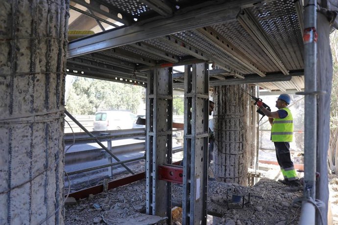Nota Y Foto El Ayuntamiento Ya Ha Comenzado Las Obras Para La Reparación Urgente De Uno De Los Puentes Que Unen La Ciudad Con Bahía Sur