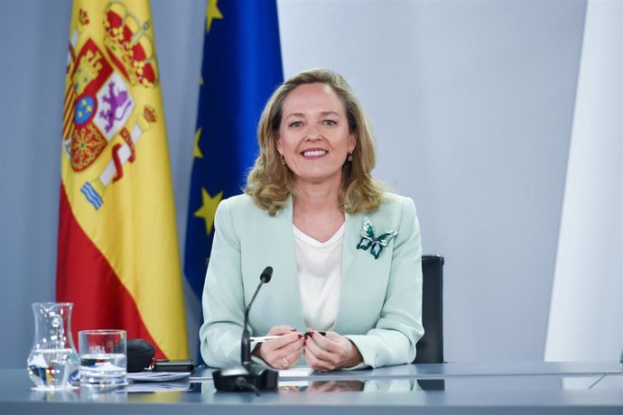 La vicepresidenta primera y ministra de Asuntos Económicos y Transformación Digital del Gobierno de España, Nadia Calviño, durante una rueda de prensa posterior a una reunión del Consejo de Ministros, en el Palacio de la Moncloa, a 18 de abril de 2023, 
