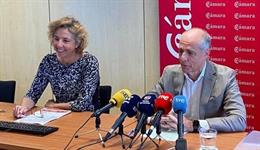 La directora general y el presidente de la Cámara de Comercio de Santa Cruz de Tenerife, Lola Pérez y Santiago Pérez