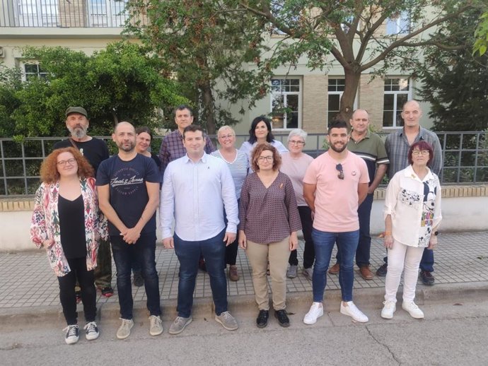 El candidato de CHA a la alcaldía de Pina de Ebro, Isaac Marcón, y otros miembros de Chunta.