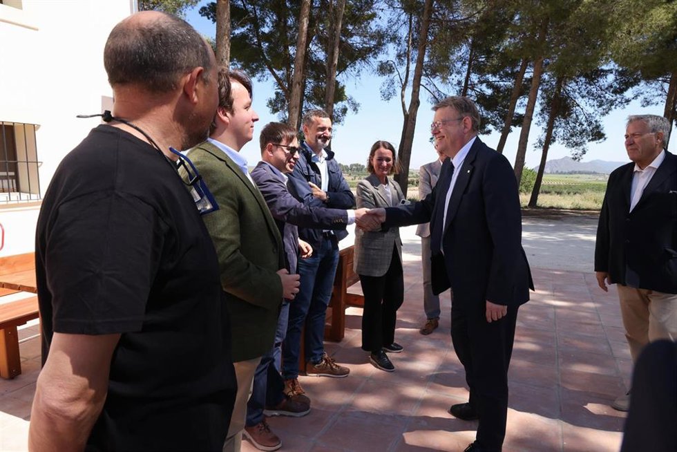 El 'president' de la Generalitat, Ximo Puig, ha destacado la relevancia de los proyectos de desarrollo rural sostenible vinculados al territorio para "combatir la despoblación en las zonas del interior de la Comunitat Valenciana".