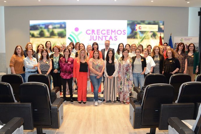 Sesión inicial del programa de mentoras 'Crecemos juntas', impulsado por CaixaBank y el Ministerio de Agricultura, Pesca y Alimentación.