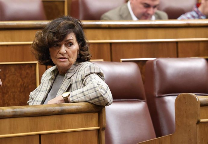 Archivo - La diputada del PSOE y exvicepresidenta primera del Gobierno Carmen Calvo durante una sesión plenaria en el Congreso de los Diputados, a 16 de febrero de 2023, en Madrid (España)