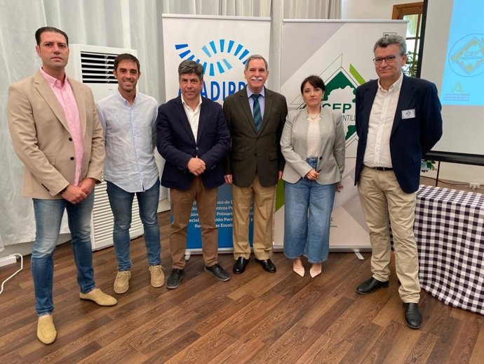 El delegado territorial de Desarrollo Educativo y Formación Profesional de la Junta, José Francisco Viso, en su visita a Montilla.
