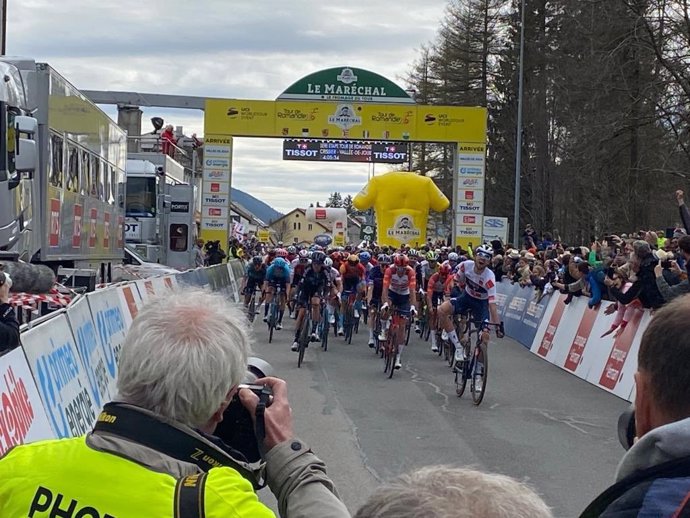 El ciclista británico Ethan Vernon (Soudal-Quick Step) gana la primera etapa del Tour de Romandía 2023, disputada entre Crissier y Vallée de Joux sobre 170,9 kilómetros