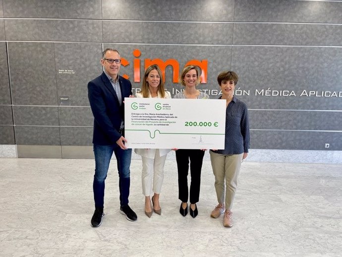 La Asociación Contra el Cáncer de Álava dona 200.000 euros al Centro de Investigación Médica Aplicada de la Universidad de Navarra