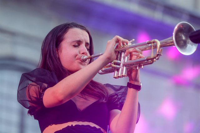 Archivo - La trompetista y cantante de jazz Andrea Motis ofrece un concierto en uno de los patios del Real Monasterio de San Lorenzo de El Escorial, en San Lorenzo del Escorial (Madrid), a 18 de julio de 2020.