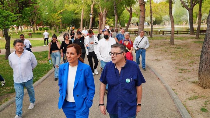 La candidata a la Presidencia de la Comunidad, Mónica García, visita Valdemoro