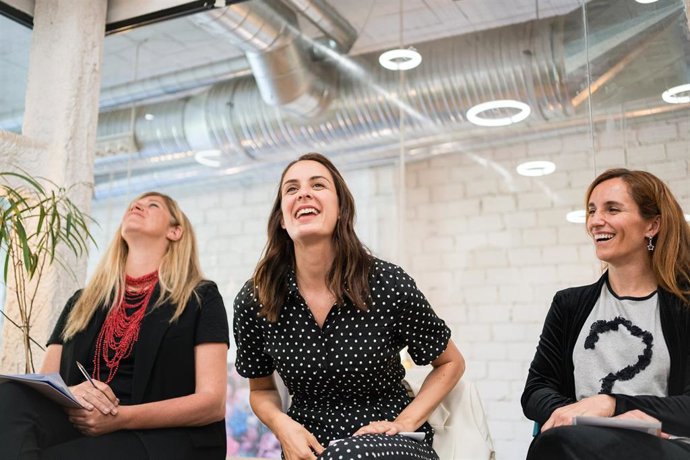 (I-D) La candidata  Pilar Perea Moreno; la candidata de Más Madrid a la Alcaldía, Rita Maestre, y candidata de Más Madrid a la Presidencia de la Comunidad, Mónica García