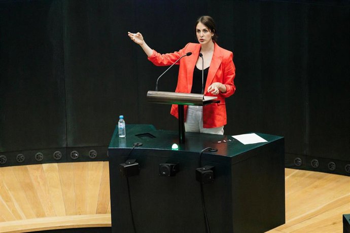 La candidata de Más Madrid a la alcaldía madrileña, Rita Maestre, interviene durante una sesión plenaria en el Ayuntamiento de Madrid, a 25 de abril de 2023, en Madrid (España).  El Ayuntamiento de Madrid celebra el último pleno ordinario del actual man