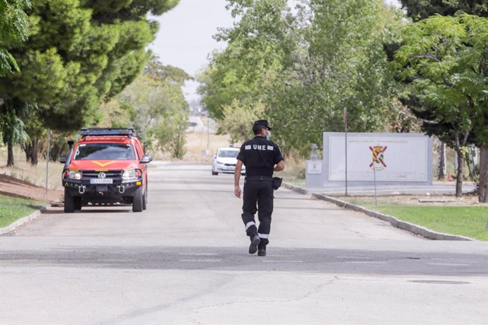 Archivo - Un rastreador de la Unidad Militar de Emergencias (UME) momentos antes de iniciar labores de rastreo de contactos estrechos de Covid-19 desde el Cuartel General de la Unidad Militar de Emergencias (UME), prestando así su apoyo a las Comunidade