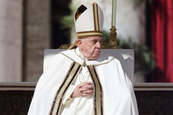 09 April 2023, Vatican, Vatican City: Pope Francis leads the Easter Sunday mass at St. Peter's square. Photo: Evandro Inetti/ZUMA Press Wire/dpa