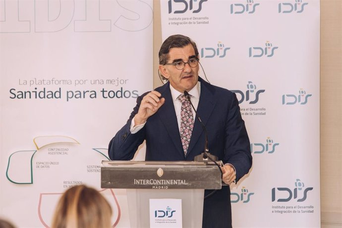 El presidente del Instituto para el Desarrollo e Integración de la Sanidad (Fundación IDIS), Juan Abarca, en la presentación del informe 'Sanidad privada, aportando valor 2023'. A 27 de abril de 2023, en Madrid (España).