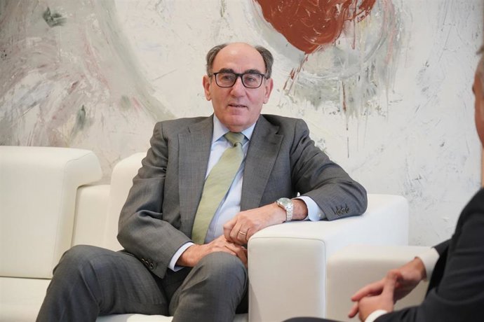 Archivo - El presidente de Iberdrola, Ignacio Sánchez Galán, durante su reunión con el Lehendakari, Iñigo Urkullu, en Lehendakaritza, a 19 de diciembre de 2022, en Vitoria-Gasteiz, Álava, País Vasco (España).