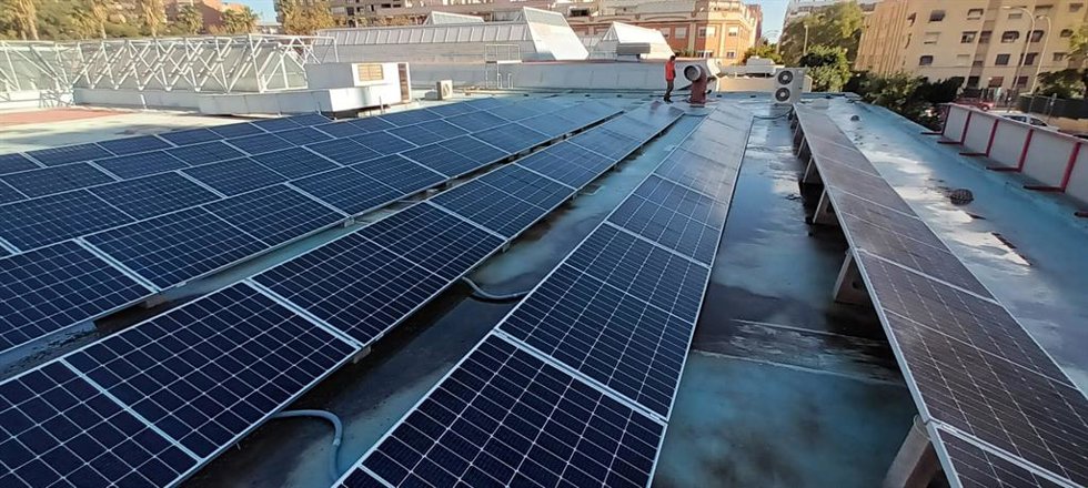 Archivo - Paneles solares en Alicante