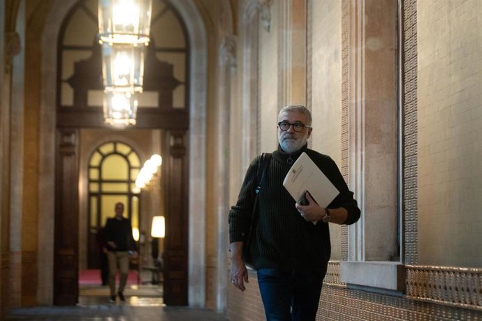 Archivo - El diputado de la CUP y nuevo secretario tercero del Parlament, Carles Riera, a su llegada a una reunión de la Mesa del Parlament, a 20 de diciembre de 2022, en Barcelona, Catalunya (España).