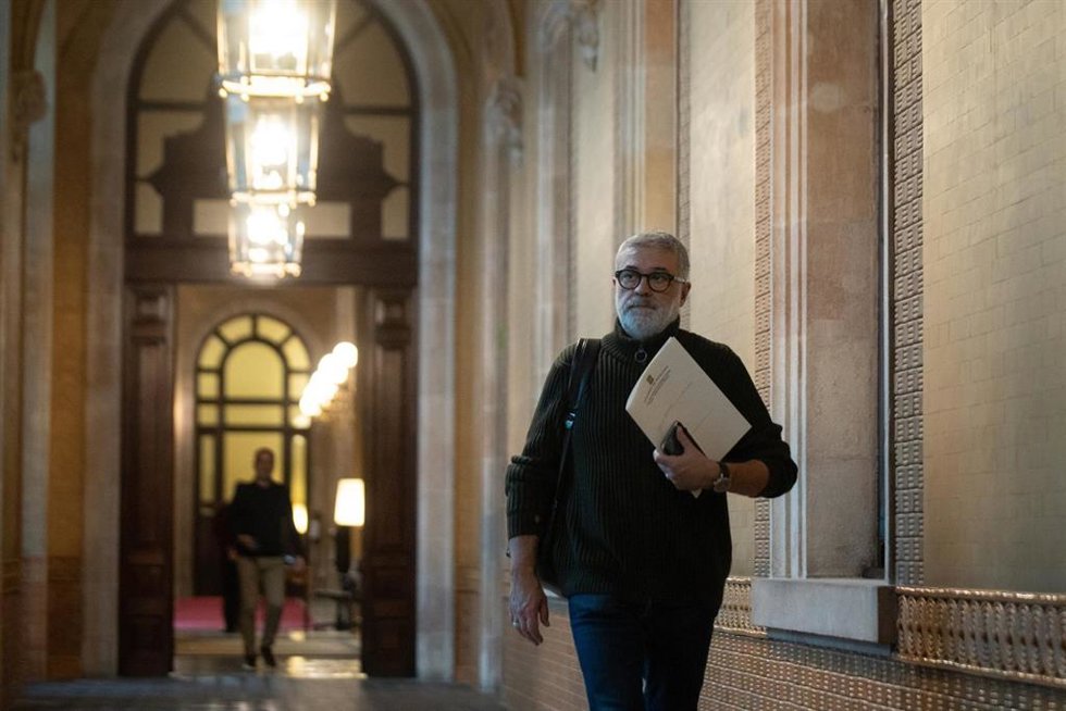 Archivo - El diputado de la CUP y nuevo secretario tercero del Parlament, Carles Riera, a su llegada a una reunión de la Mesa del Parlament, a 20 de diciembre de 2022, en Barcelona, Catalunya (España).