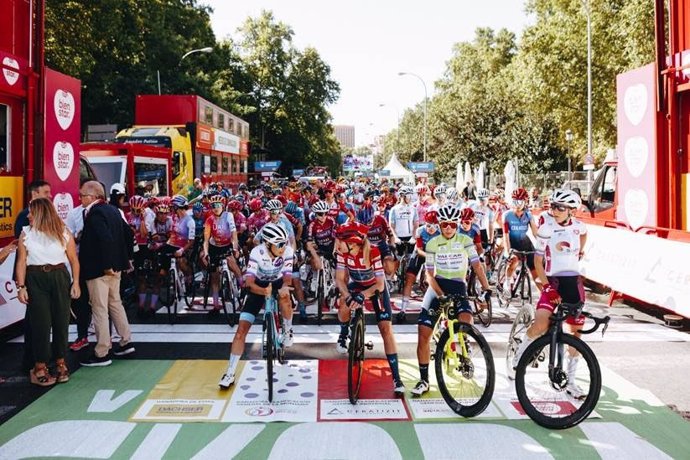 Salida de la Ceratizit Challenge by La Vuelta 2022