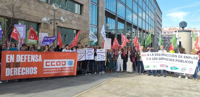 Protsta de trabajadores de la consejería de Derechos Sociales y Bienestar.