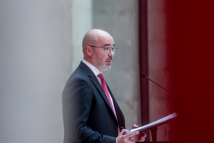 El delegado del Gobierno en la región, Francisco Martín, ofrece declaraciones en la Real Casa de Correos, a 19 de abril de 2023, en Madrid (España). Este es el primer encuentro institucional desde la toma de posesión del delegado del Gobierno en la regi