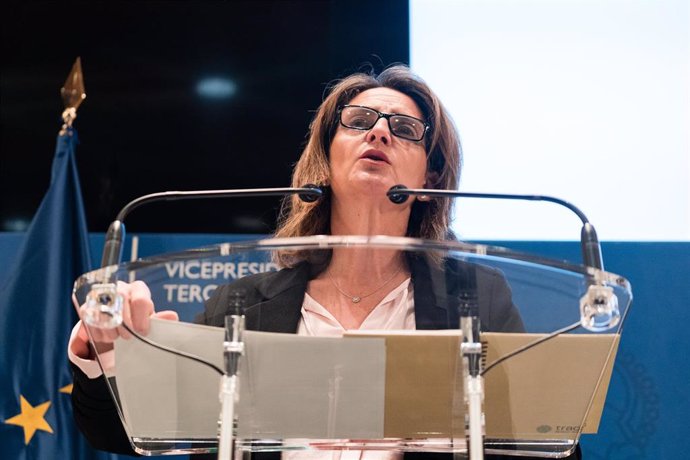 La vicepresidenta tercera y ministra para la Transición Ecológica y Reto Demográfico, Teresa Ribera, durante una rueda de prensa, en la sede del Ministerio, a 27 de abril de 2023, en Madrid (España). 