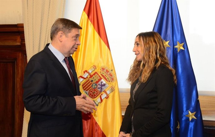 La consellera de Agricultura, Desarrollo Rural, Emergencia Climática y Transición Ecológica de la Generalitat Valenciana, Isaura Navarro, y el ministro de Agricultura, Luis Planas.