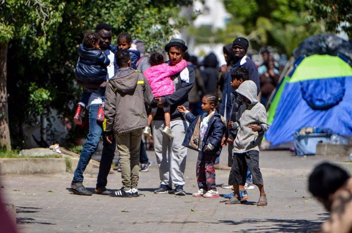 Protesta de migrantes frente a la sede de ACNUR en Túnez