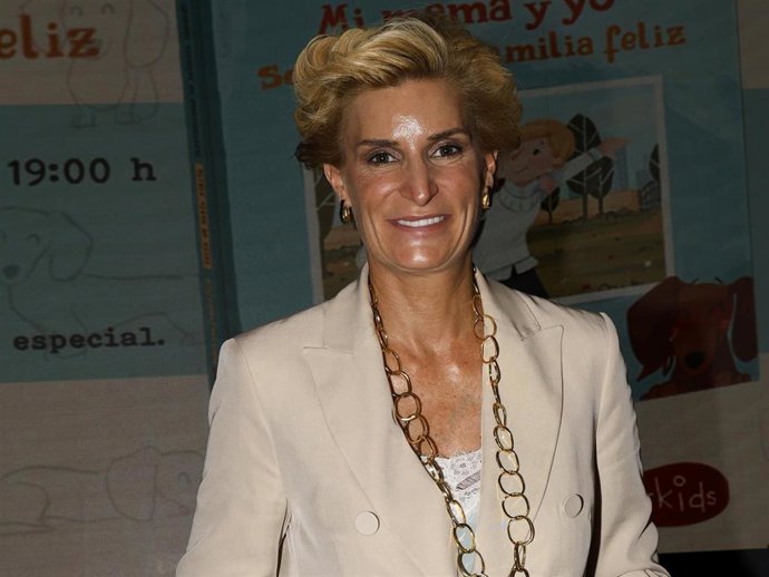 María Zurita ha presentado su libro "Mi mamá y yo somos una familia feliz" en Madrid