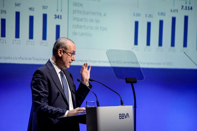 Archivo - El consejero delegado de BBVA, Onur Gen, presentan los resultados de BBVA en 2022, en el Auditorio Ciudad BBVA, a 1 de febrero de 2023, en Madrid (España).