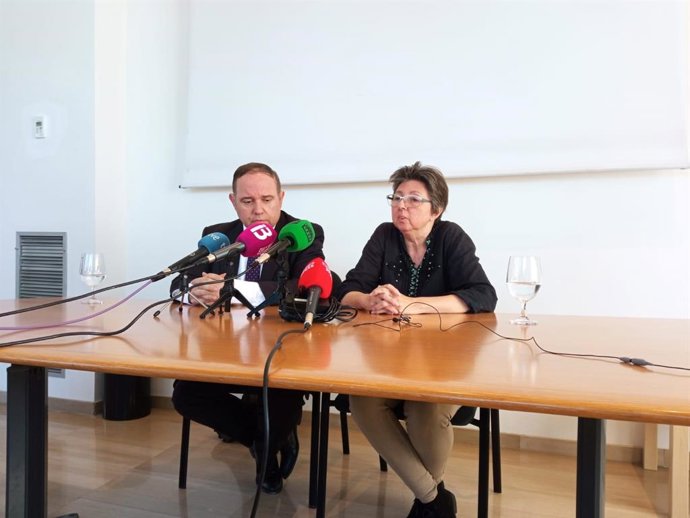 El abogado Francisco Fernández y la portavoz de Ardip, Margarita Mogica.