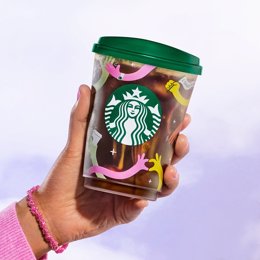 Starbucks celebra su 'Month of Good' y promueve el uso de vasos reciclables