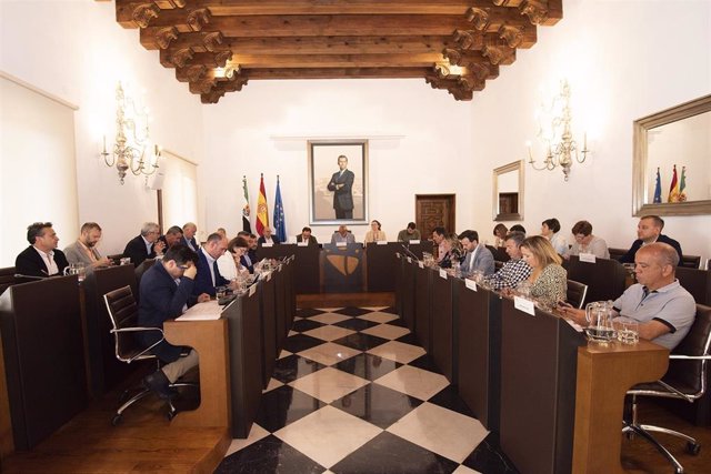 Pleno de la Diputación de Cáceres del mes de abril  
