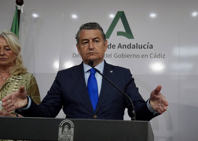 Archivo - El consejero de la Presidencia, Interior, Diálogo Social y Simplificación Administrativa, Antonio Sanz, en rueda de prensa en Cádiz
