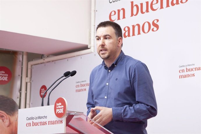 El portavoz de Empleo del grupo socialista en las Cortes de Castilla-La Mancha, Antonio Sánchez Requena.