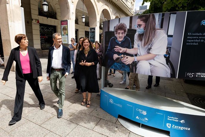 El paseo Independencia acoge una exposición sobre los 125 años de la Fundación La Caridad