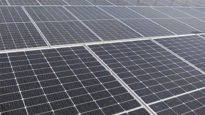 Archivo - Paneles fotovoltaicos.