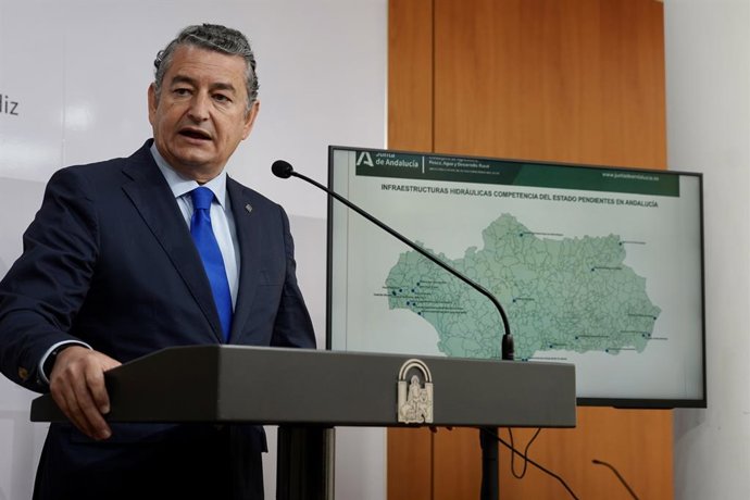 Archivo - Antonio Sanz en rueda de prensa en Cádiz.