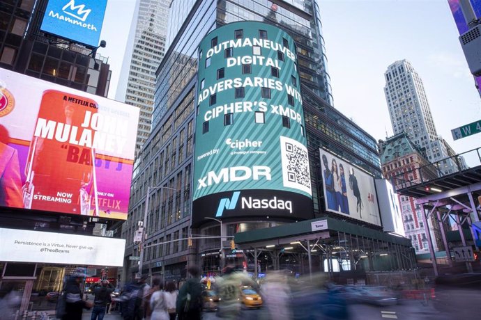Cartel promocional en Nueva York de la plataforma integral xMDR