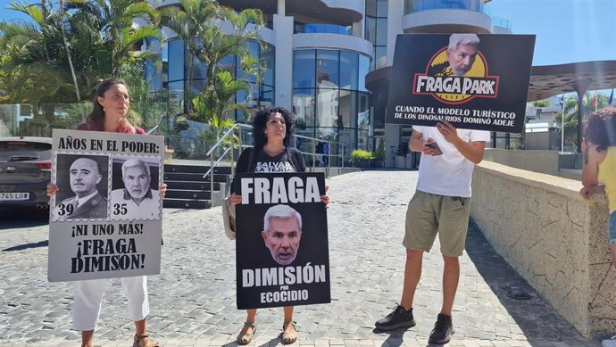 Activistas del Puertito de Adeje en la asamblea general de los hoteleros europeos