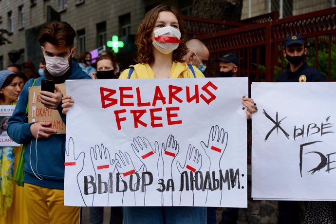 Archivo - Imagen de archivo de una protesta contra el Gobierno de Alexander Lukashenko en Bielorrusia.