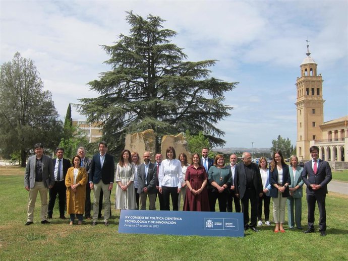 Reunión del Consejo de Política Científica, Tecnológica y de Innovación, en la Estación Experimental de Aula Dei, en Zaragoza, instalación del Consejo Superior de Investigaciones Científicas (CSIC).
