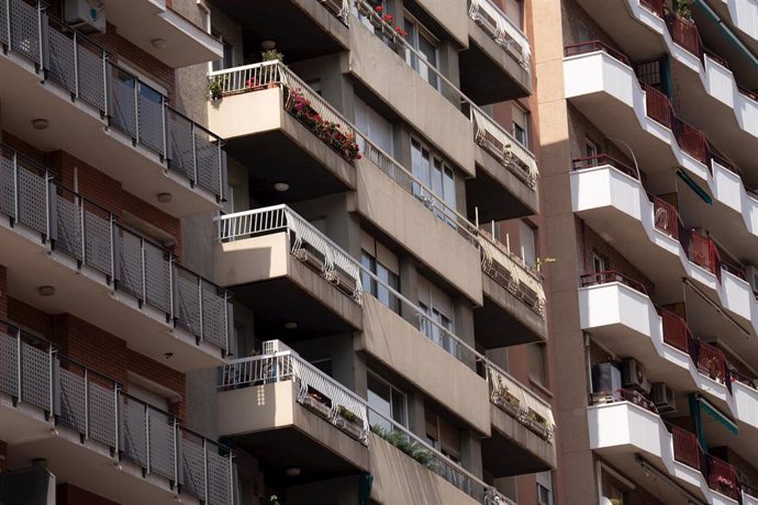 Fachada de un edificio, en Barcelona, en una imagen de archivo.